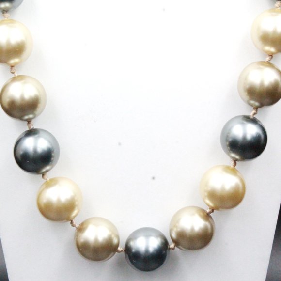 Carolee Designer Signed Faux Pearl Glass Grey Champagne Large Bead NOS Necklace - Picture 16 of 16